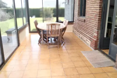 Maison avec jardin clôturé et barbecue à Écrainville : photo 4