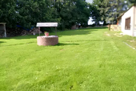 Maison avec jardin clôturé et barbecue à Écrainville : photo 7