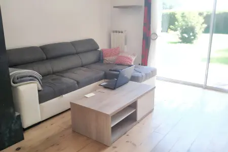 Maison avec jardin clôturé et barbecue à Écrainville : photo 9