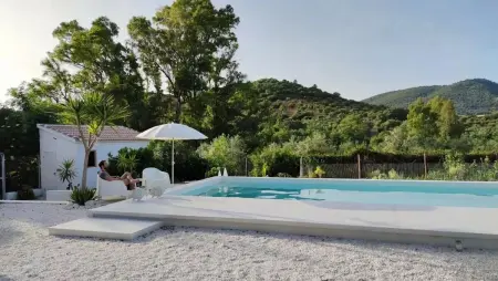 Bungalow avec piscine privée et jardin clôturé à Madrigueras : photo 2
