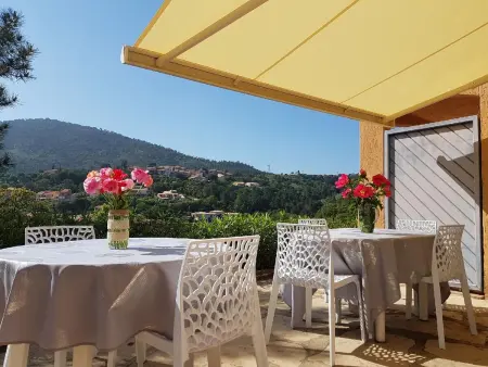 Appartement 34 m² à Roquebrune-sur-Argens, vue mer et piscine : photo 8