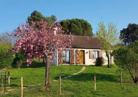 Location maison à Seigy, Maison charmante à Seigy, vue sur jardin, accepte animaux.