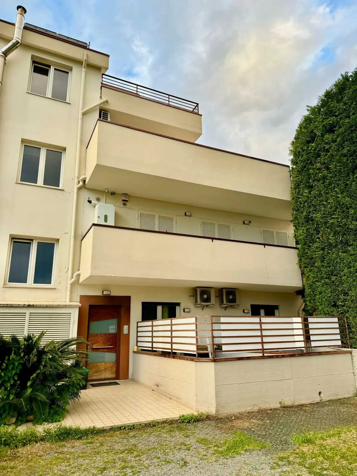 Studio 20 m² avec terrasse et parking à Salerno - Photo 2