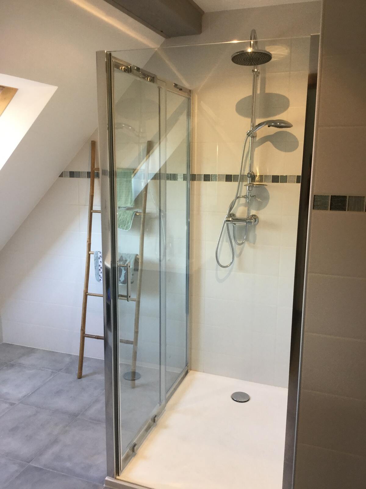 Appartement 60 m² avec terrasse, jardin et borne électrique - Photo 11