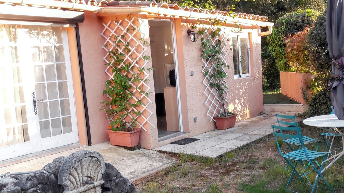 Maison 25 m² avec jacuzzi et piste de pétanque - Photo 2