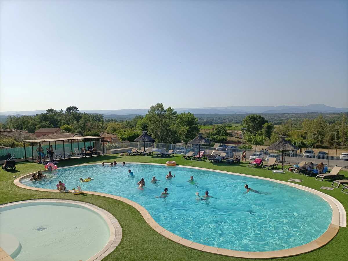 Maison accueillante avec jardin et piscine partagée à Grospierres - Photo 1