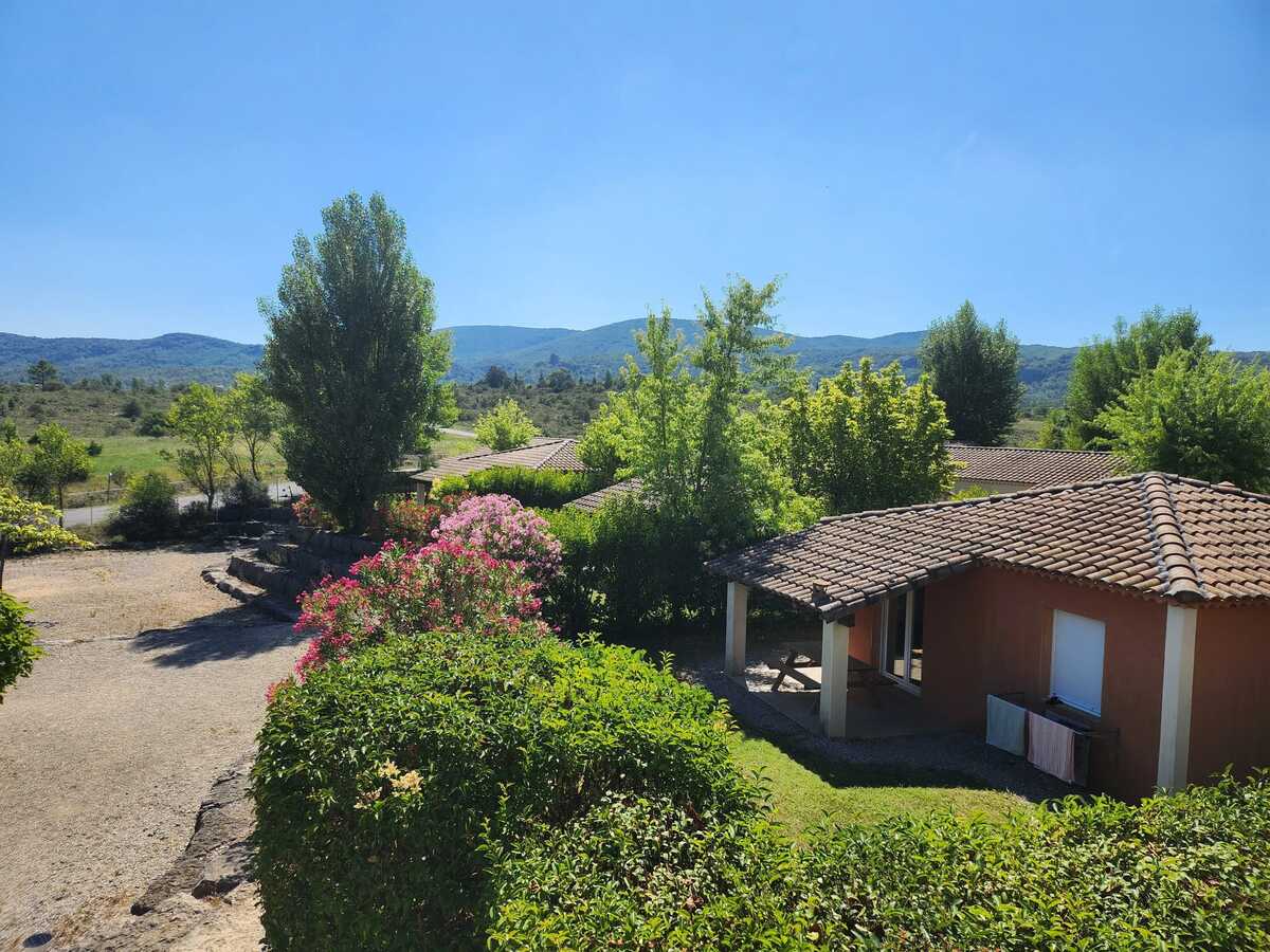 Maison accueillante avec jardin et piscine partagée à Grospierres - Photo 2
