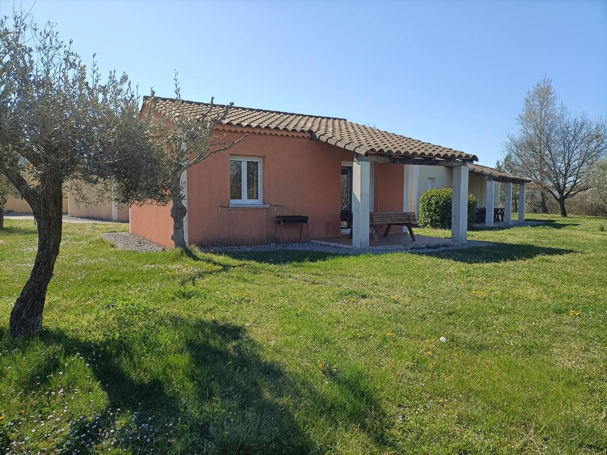 Maison accueillante avec jardin et piscine partagée à Grospierres - Photo 3
