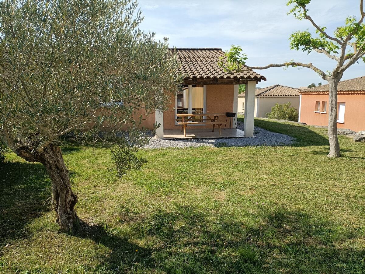 Maison accueillante avec jardin et piscine partagée à Grospierres - Photo 4