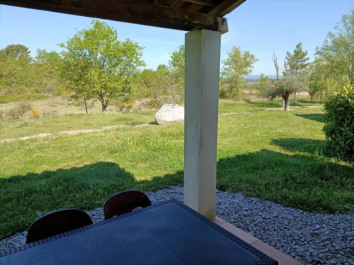 Maison accueillante avec jardin et piscine partagée à Grospierres - Photo 7