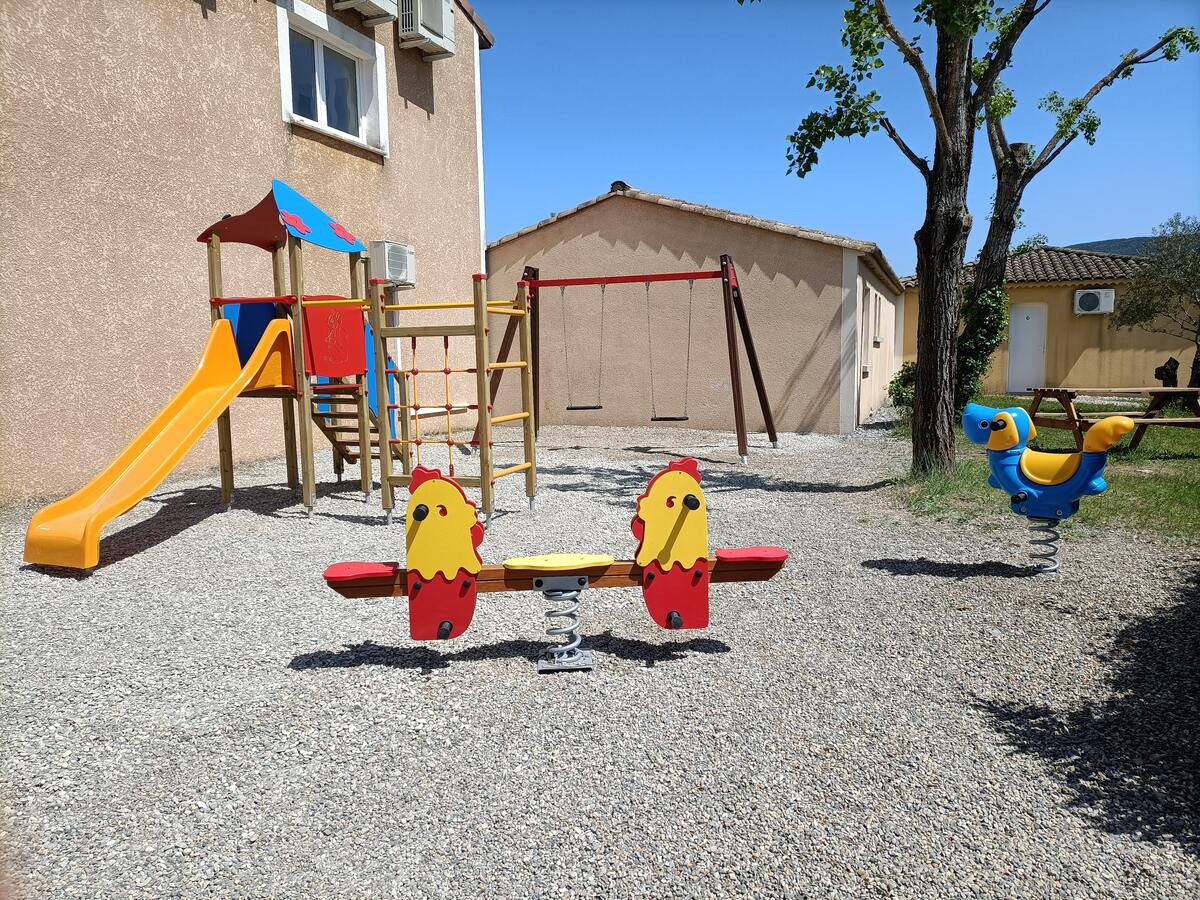 Maison accueillante avec jardin et piscine partagée à Grospierres - Photo 12