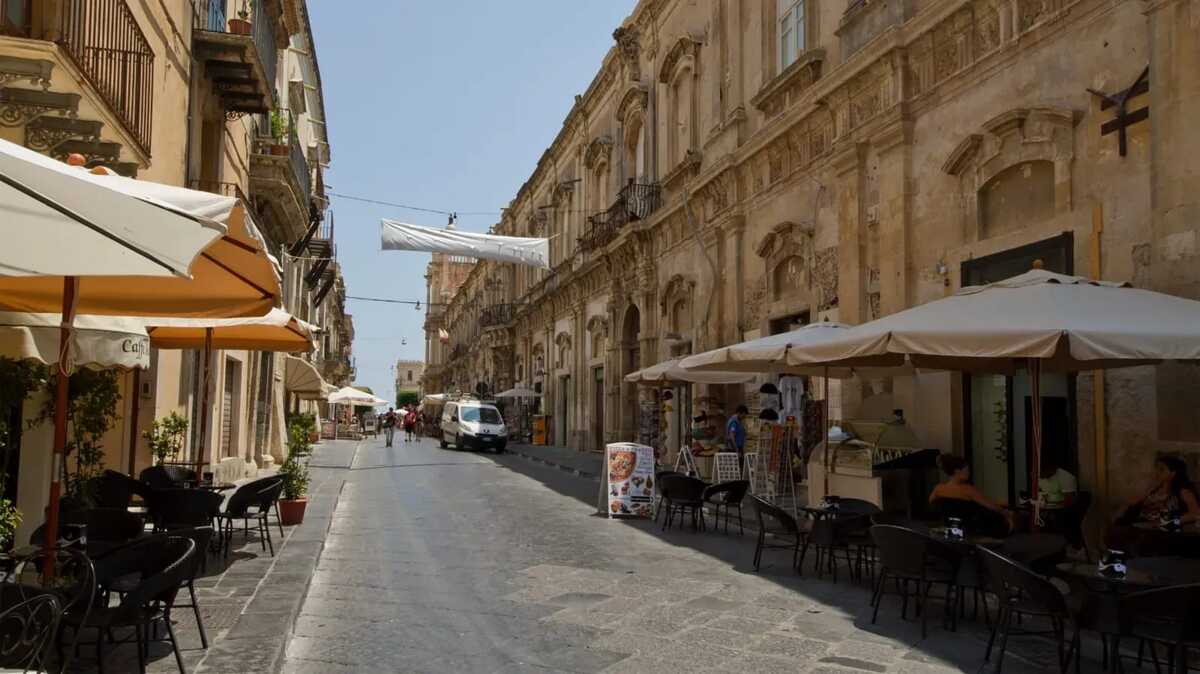 Maison 100 m² avec terrasse et jacuzzi à Noto - Photo 28