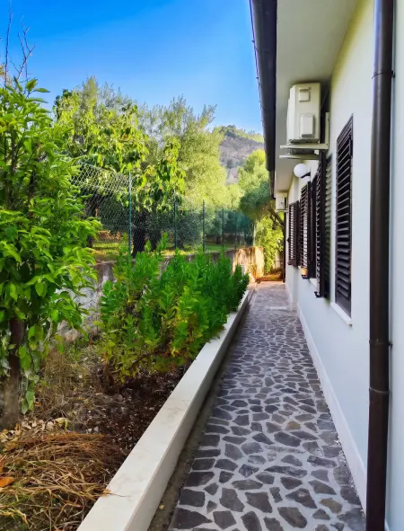 Maison de charme entre Sant'Agostino et Sperlonga, jardin : photo 36