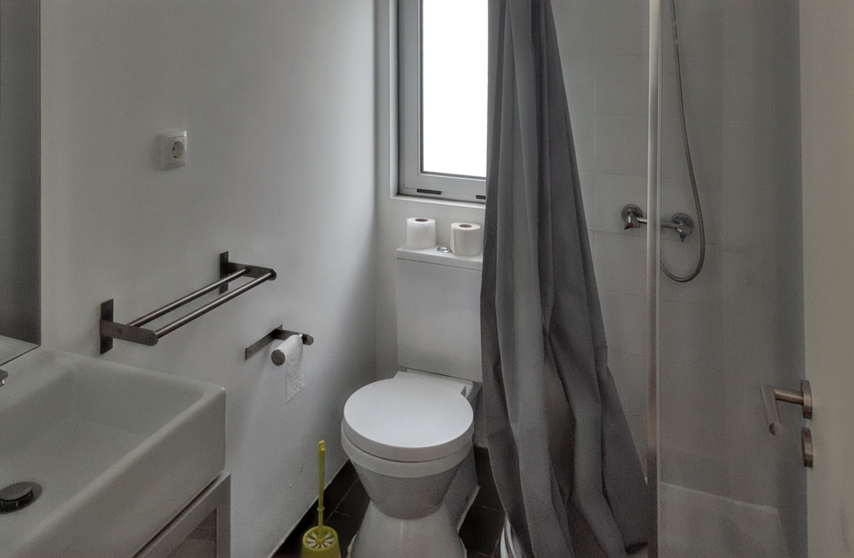 Bungalow rénové à Pataias avec piscine partagée et jardin clôturé - Photo 4