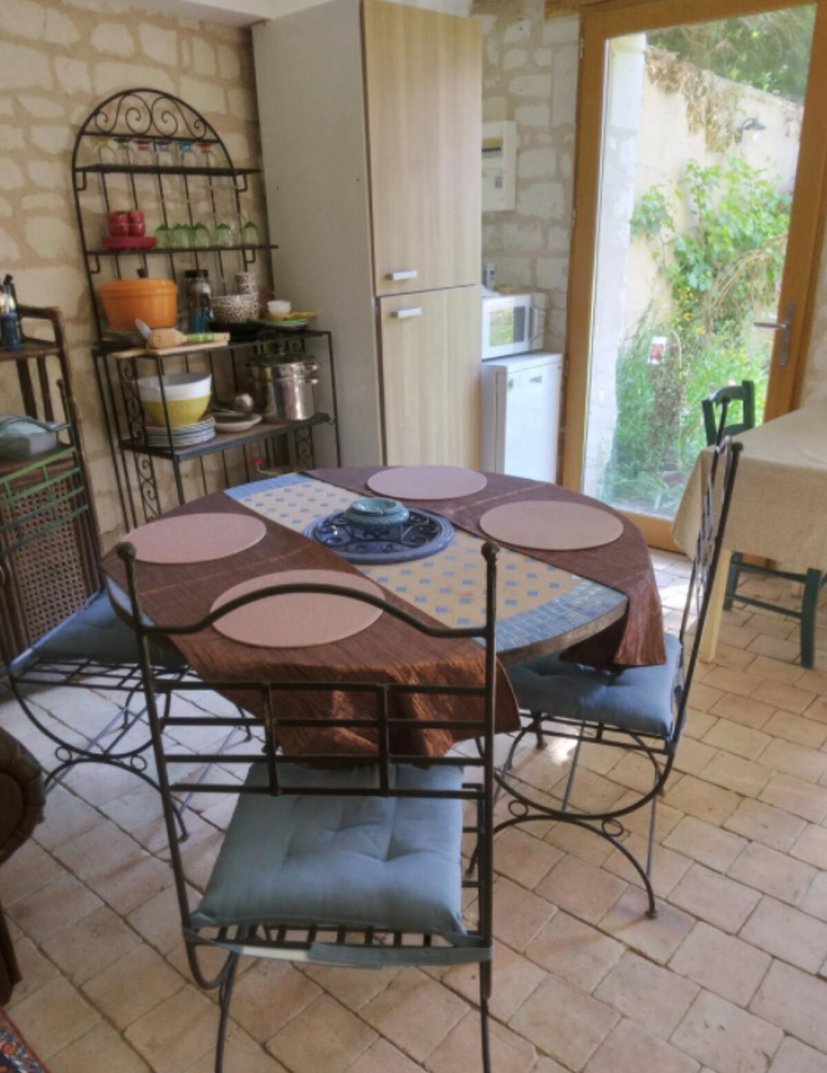 Maison 80m² avec terrasse et jardin à Courchamps - Photo 2