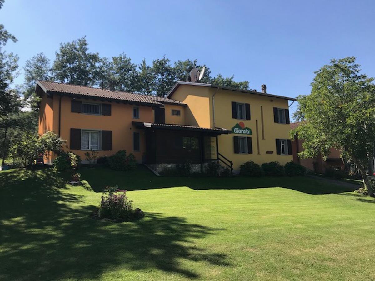 Chalet 100 m² Giarola, vue montagne et jardin clôturé - Photo 9