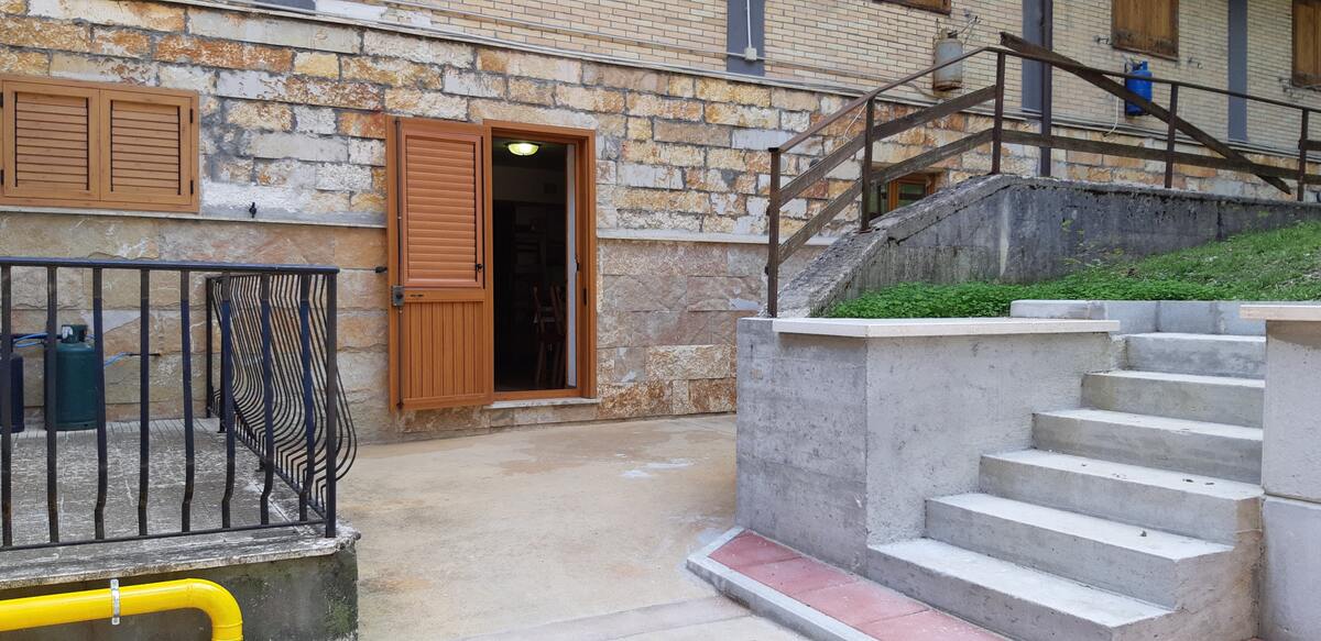 Appartement 50 m² vue montagne, jardin et barbecue - Photo 7