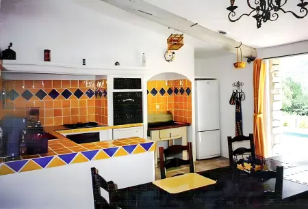 Villa avec piscine privée et jardin clôturé à Dauphin : photo 4