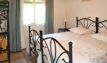 Villa avec piscine privée et jardin clôturé à Dauphin : photo 9