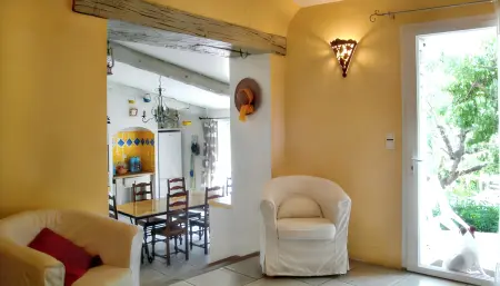 Villa avec piscine privée et jardin clôturé à Dauphin : photo 17