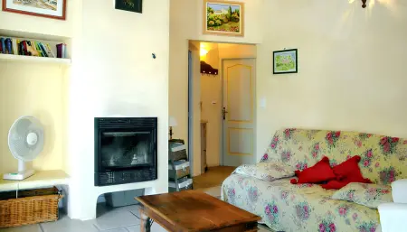 Villa avec piscine privée et jardin clôturé à Dauphin : photo 18