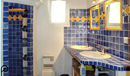 Villa avec piscine privée et jardin clôturé à Dauphin : photo 21