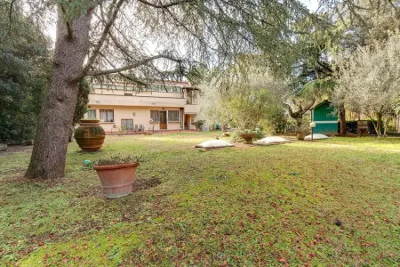 Villa avec piscine privée et jardin clôturé à Florence : photo 46
