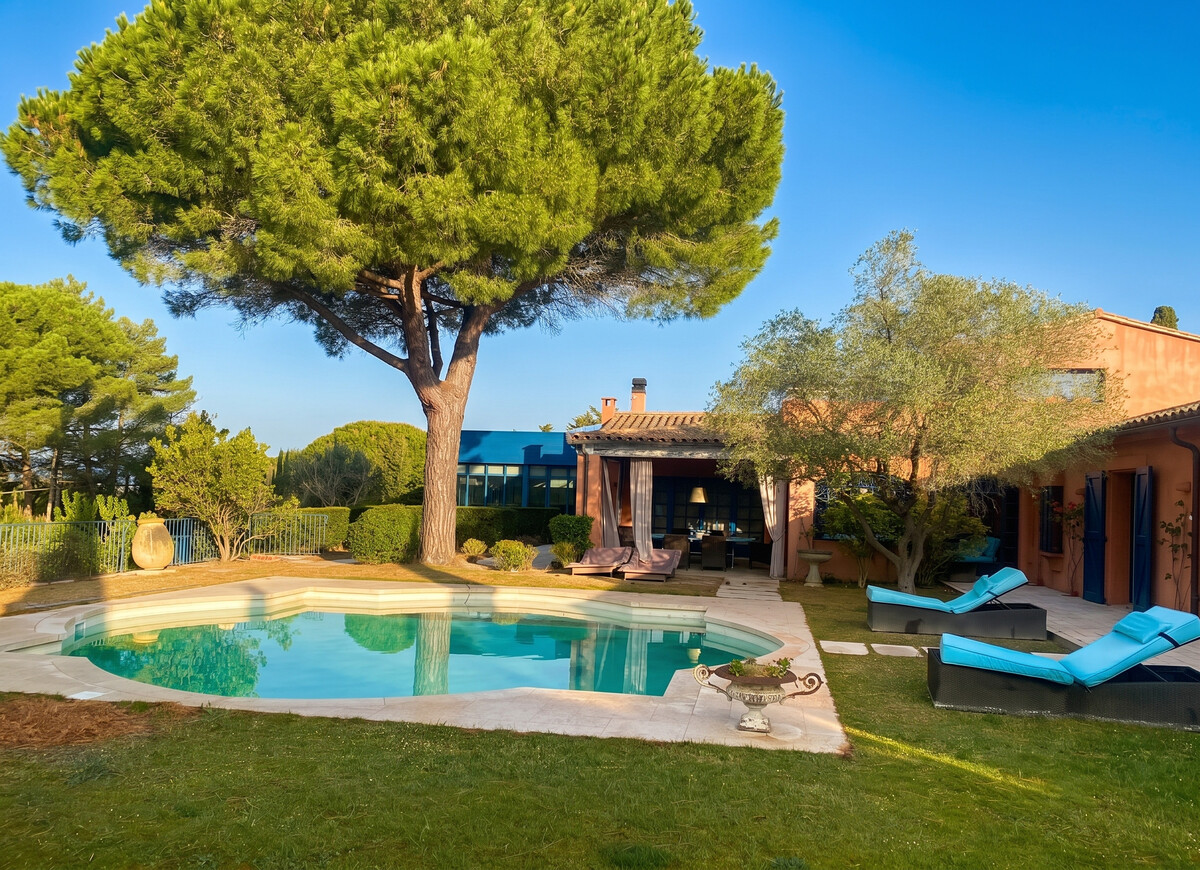 Villa d'exception à Palaja avec piscines intérieures et extérieures - Photo 2