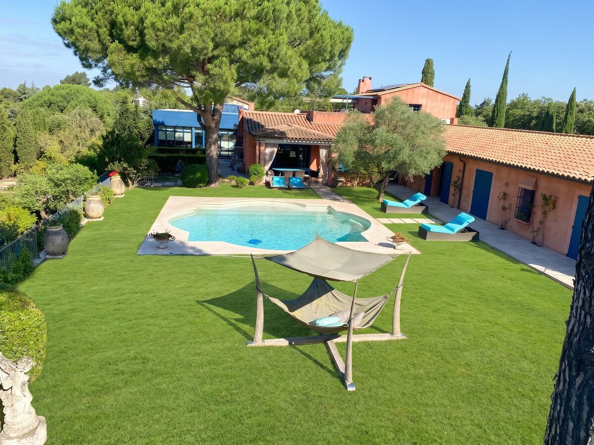 Villa d'exception à Palaja avec piscines intérieures et extérieures - Photo 8