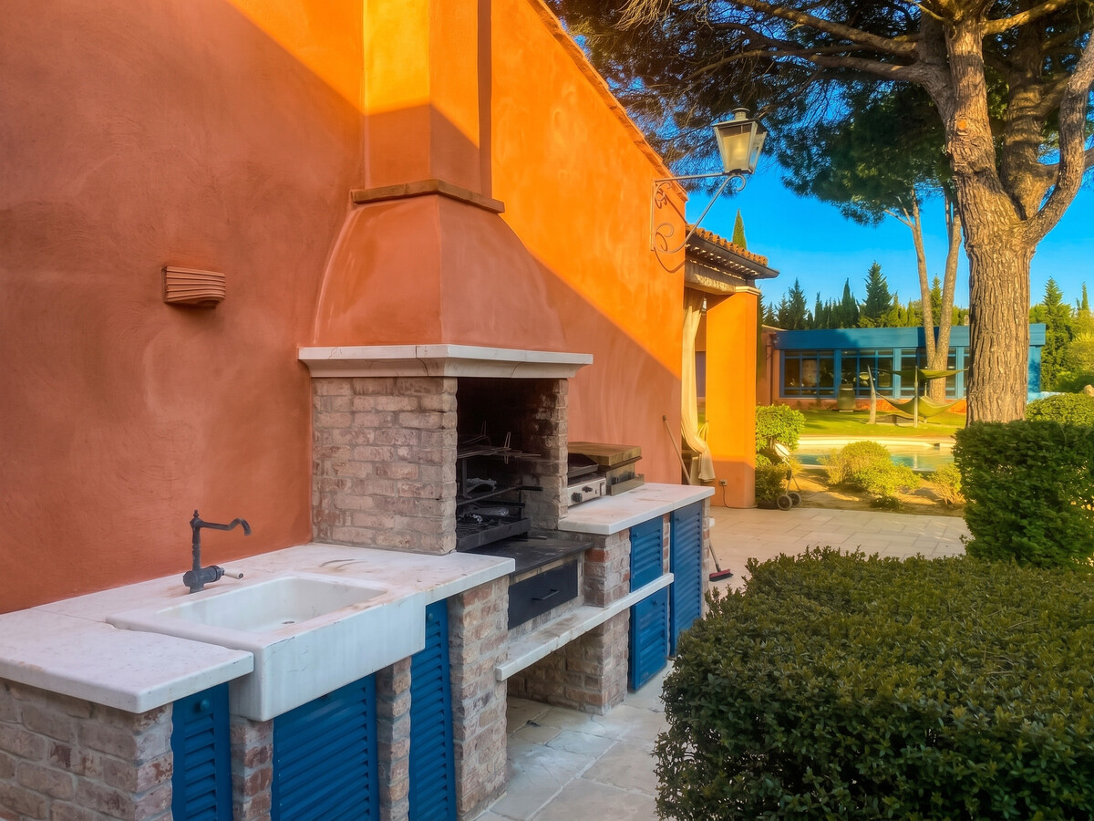 Villa d'exception à Palaja avec piscines intérieures et extérieures - Photo 9