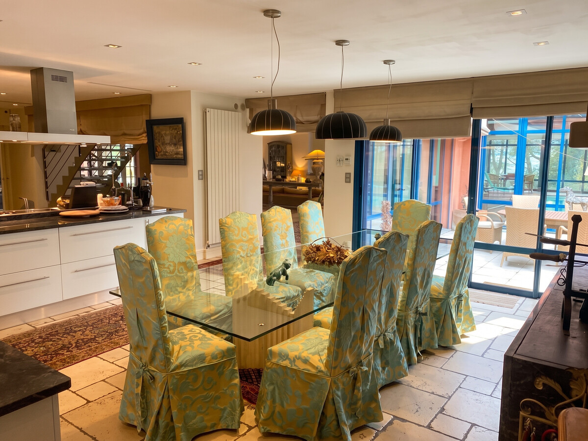 Villa d'exception à Palaja avec piscines intérieures et extérieures - Photo 11