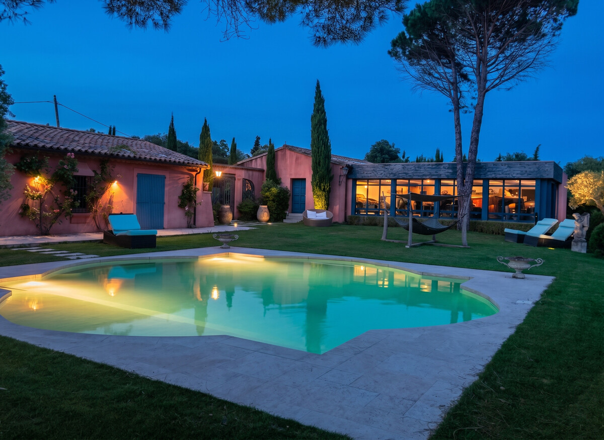Villa d'exception à Palaja avec piscines intérieures et extérieures - Photo 12