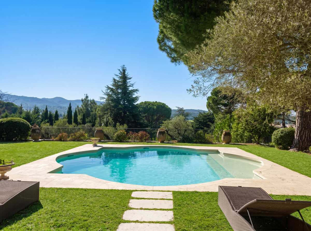 Villa d'exception à Palaja avec piscines intérieures et extérieures - Photo 13