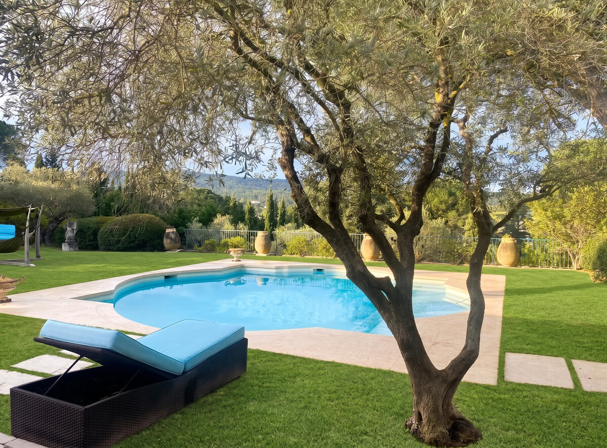 Villa d'exception à Palaja avec piscines intérieures et extérieures - Photo 14
