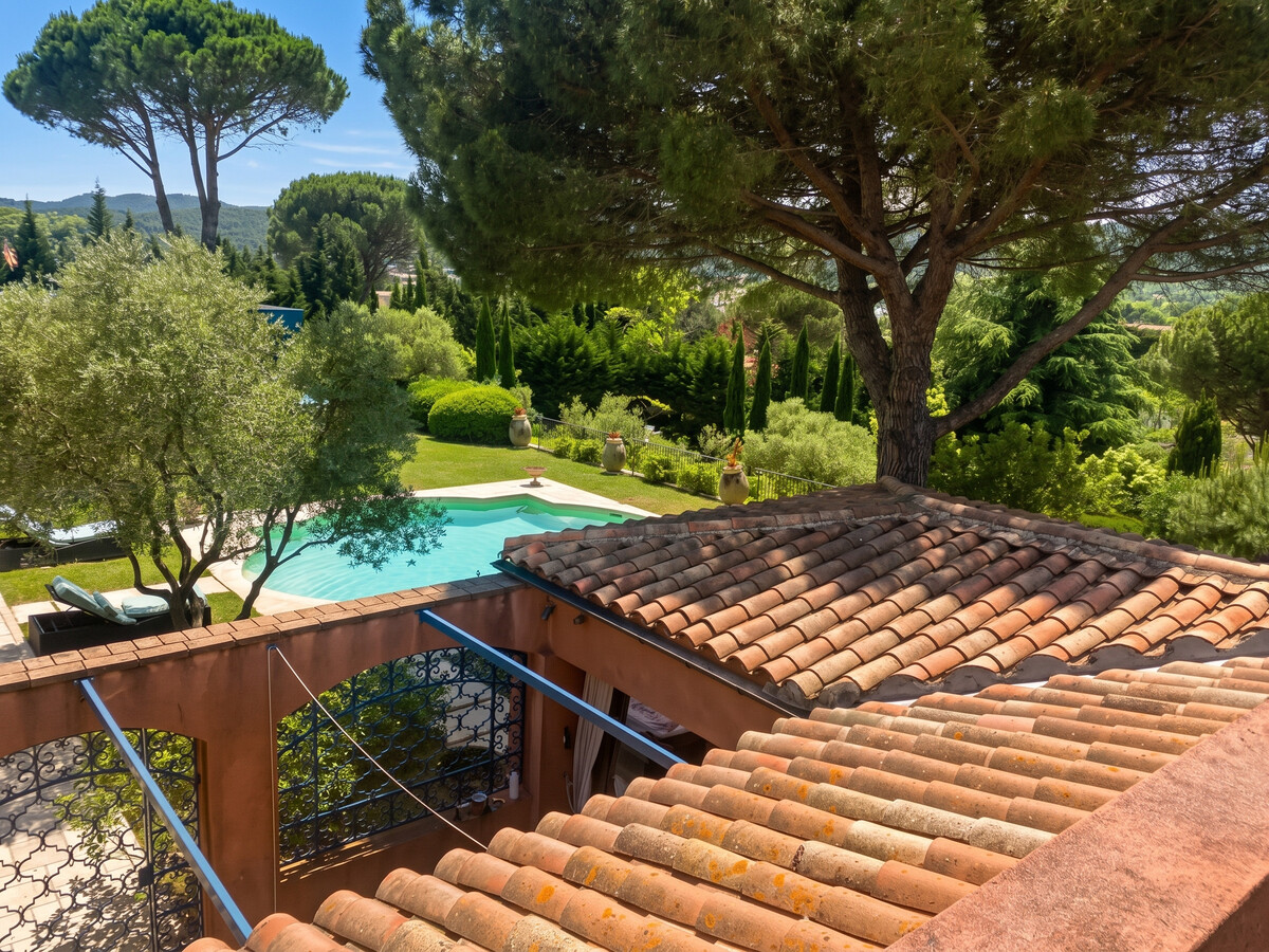 Villa d'exception à Palaja avec piscines intérieures et extérieures - Photo 16