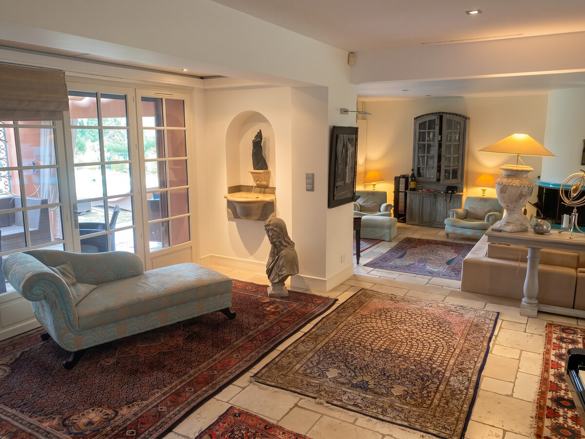 Villa d'exception à Palaja avec piscines intérieures et extérieures - Photo 34