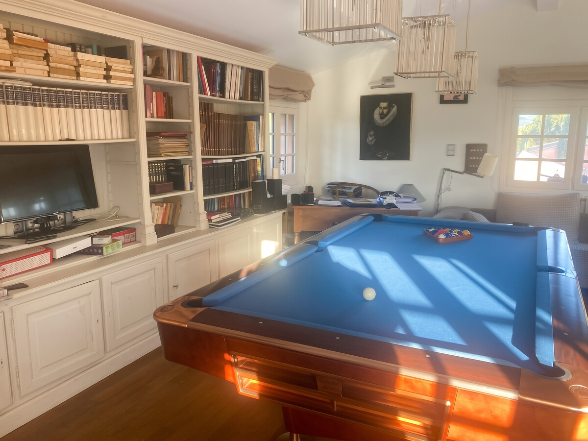Villa d'exception à Palaja avec piscines intérieures et extérieures - Photo 37