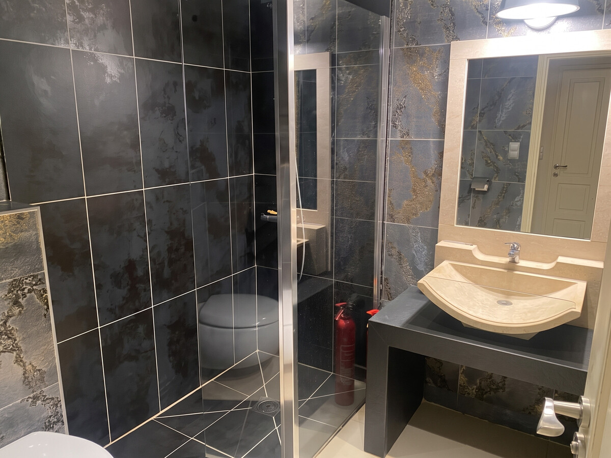 Villa d'exception à Palaja avec piscines intérieures et extérieures - Photo 72