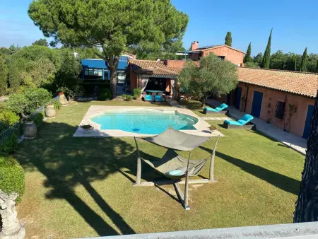 Location villa à Palaja, Villa dexception à Palaja avec piscines intérieures et extérieures