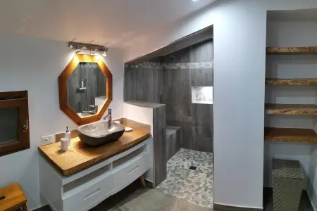 Maison de charme à Balazuc avec jardin clos et plancha électrique : photo 3