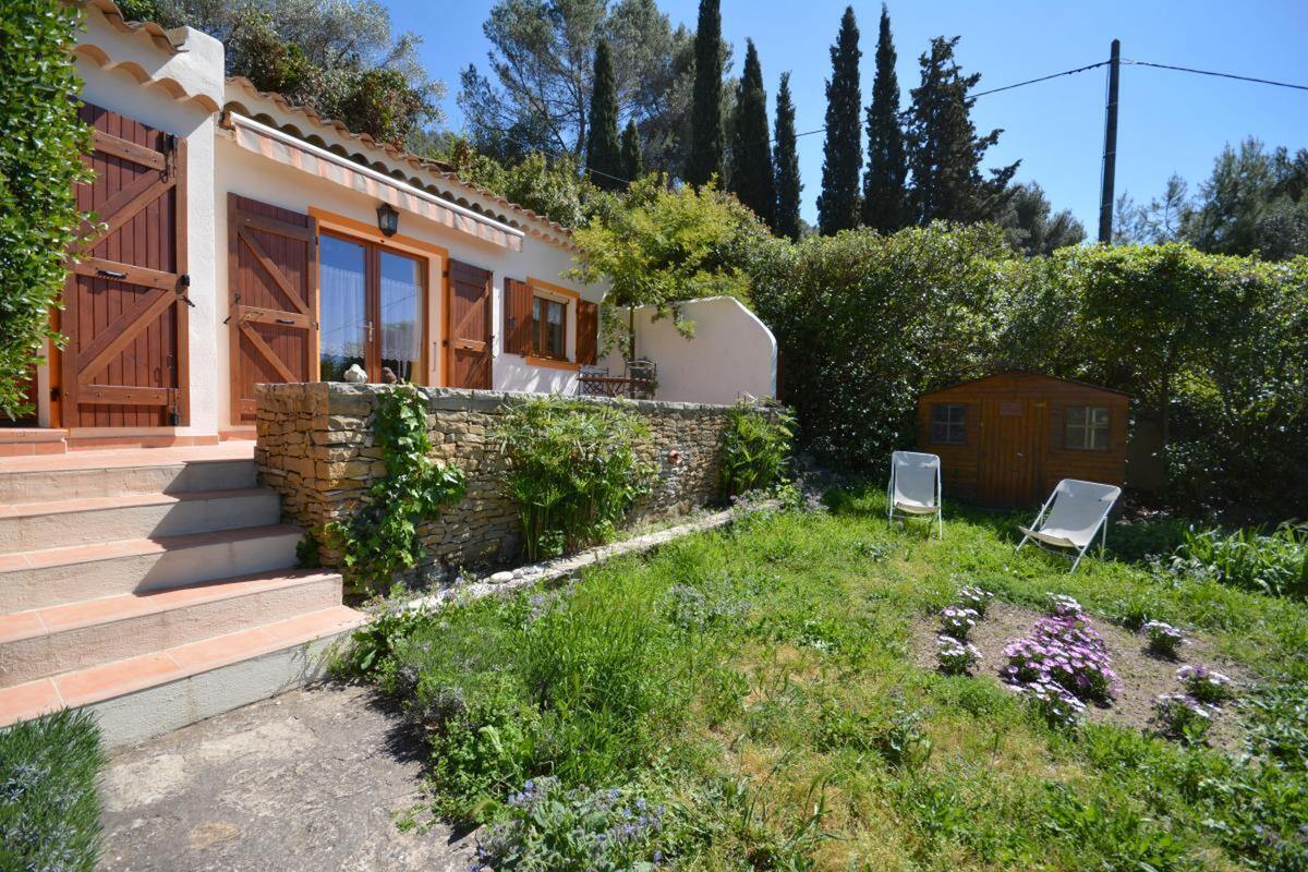 Maison Ceyreste : terrasse, jardin et piste de pétanque - Photo 1