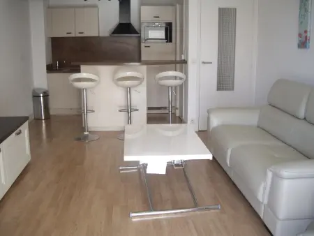 Location appartement à Antibes, Appartement moderne à Antibes - 50 m² - Vue sur jardin