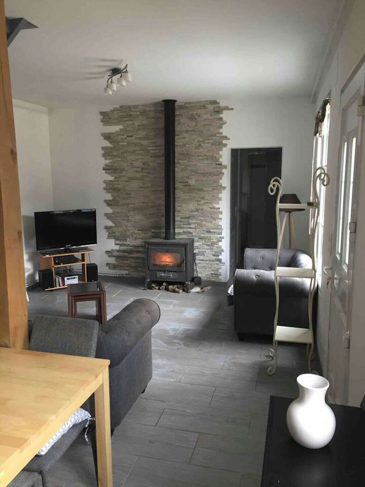 Maison 3 chambres à Bléré, cheminée et terrasse barbecue - Photo 2