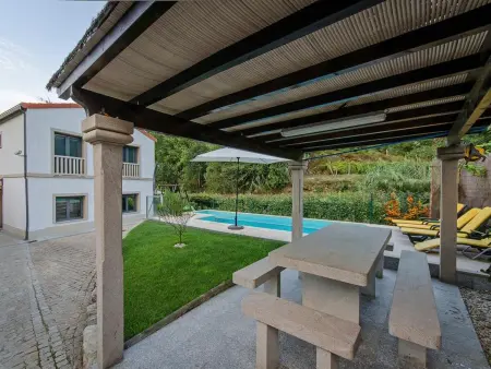 Villa avec piscine privée et vue lac à Cividade, 6 personnes : photo 3