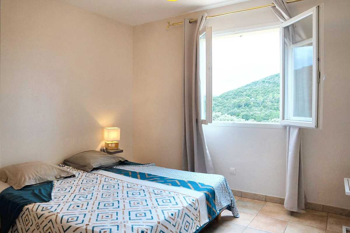Villa 200 m² Saint-Jean-du-Pin : 6 chambres, piscine privée - Photo 3