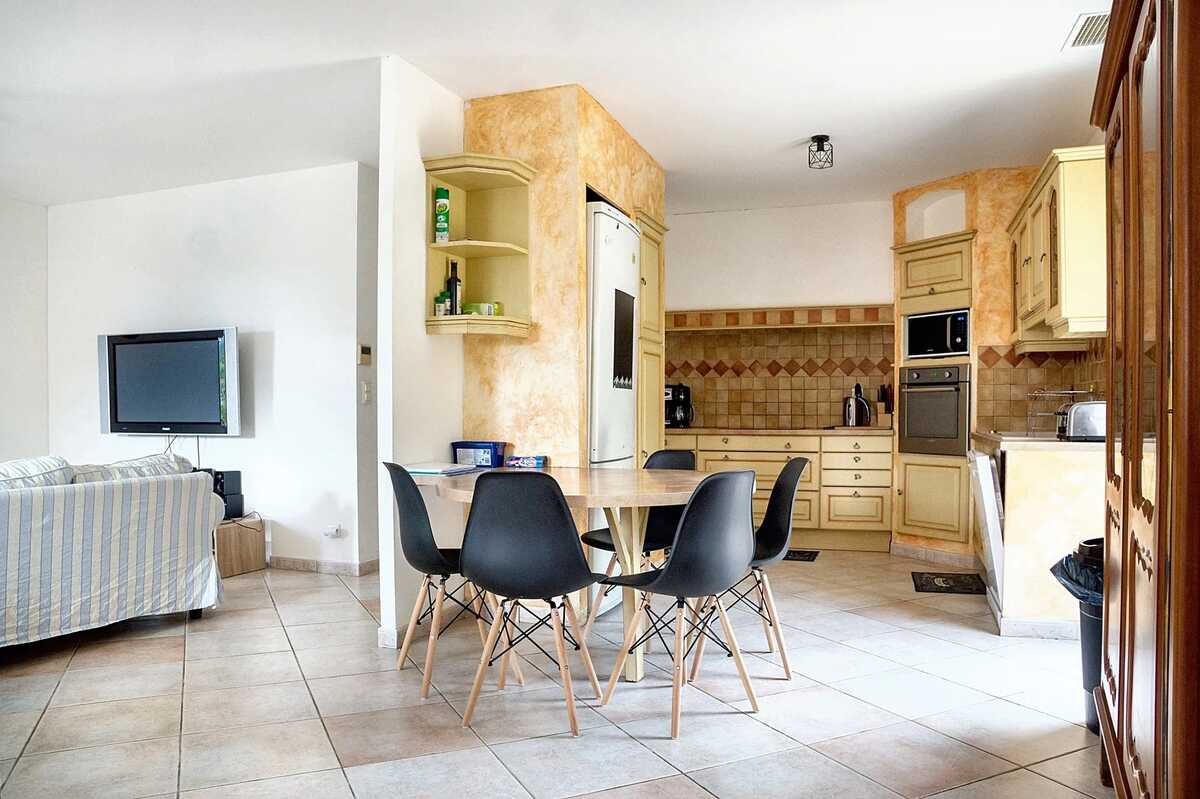 Villa 200 m² Saint-Jean-du-Pin : 6 chambres, piscine privée - Photo 8