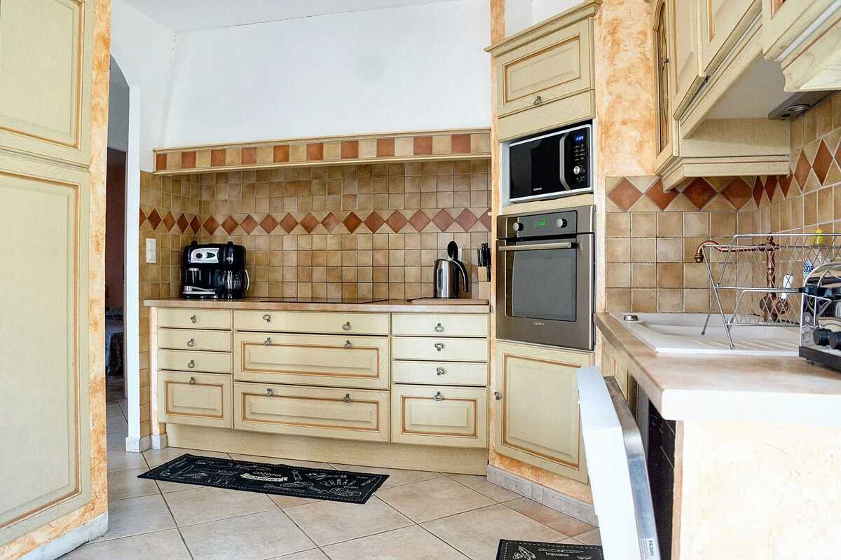 Villa 200 m² Saint-Jean-du-Pin : 6 chambres, piscine privée - Photo 14