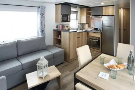 Bungalow avec piscine partagée à Canet-en-Roussillon, 8 personnes : photo 2