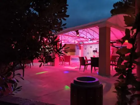 Bungalow avec piscine partagée à Canet-en-Roussillon, 8 personnes : photo 11