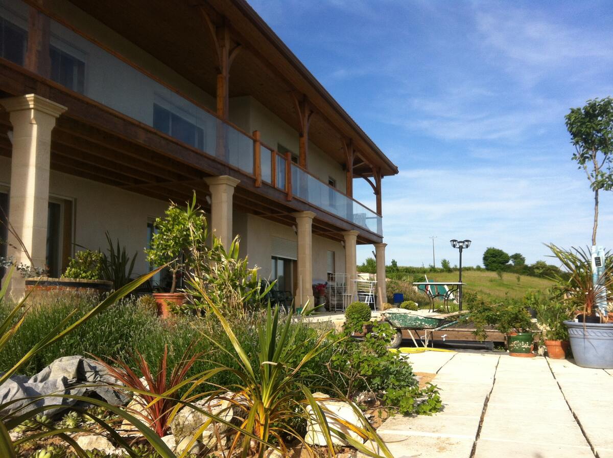 Appartement 120 m² piscine privée et vue lac - Photo 1